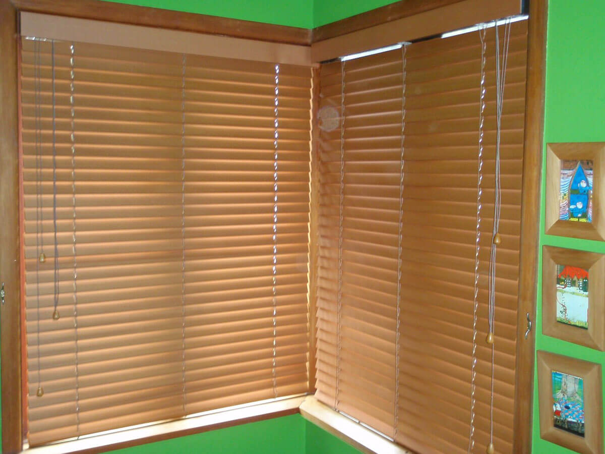 timber-img A uPVC Smart Slider joined to a Fixed panel and an awning